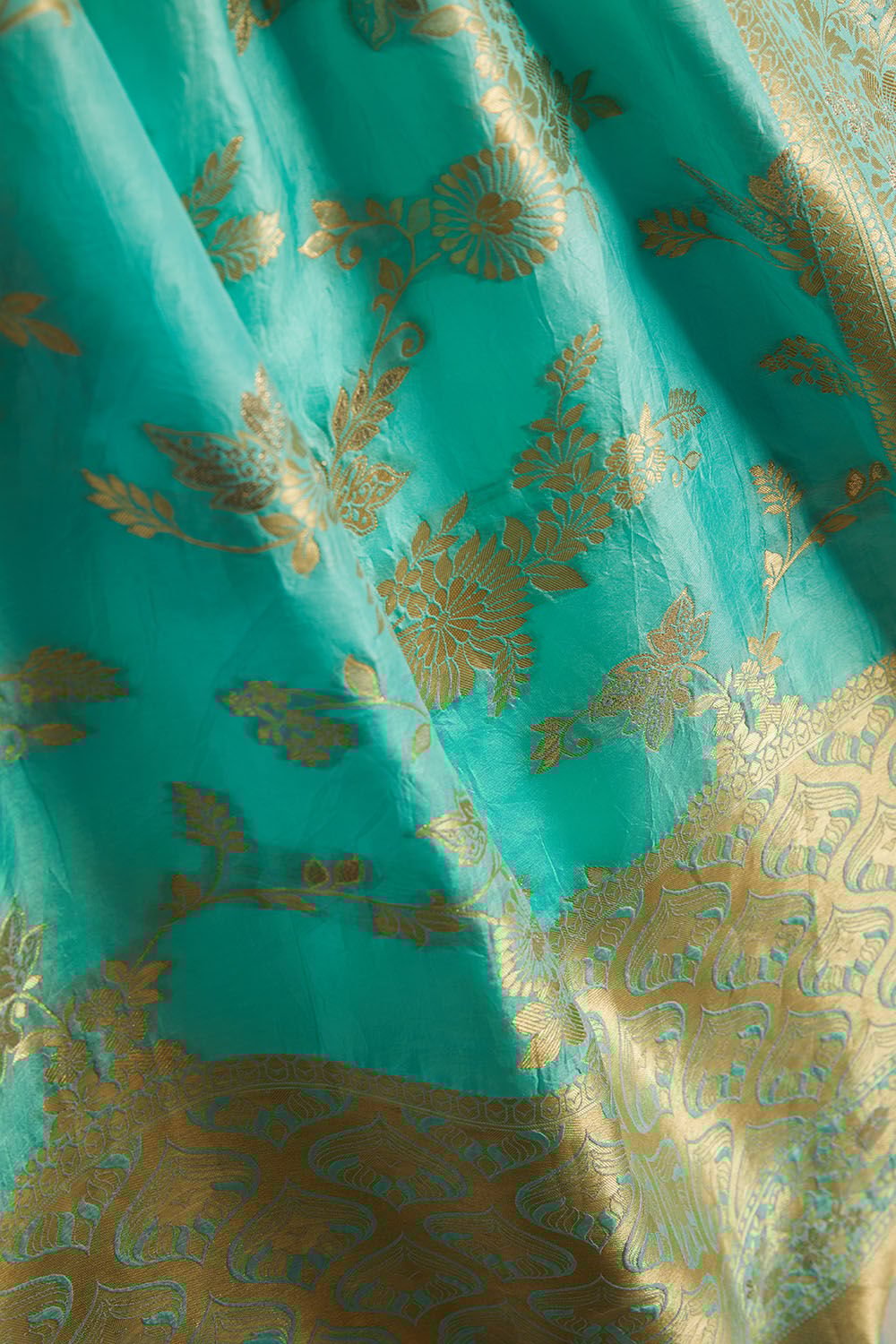 Blue Woven Viscose Luxe Saree image number null