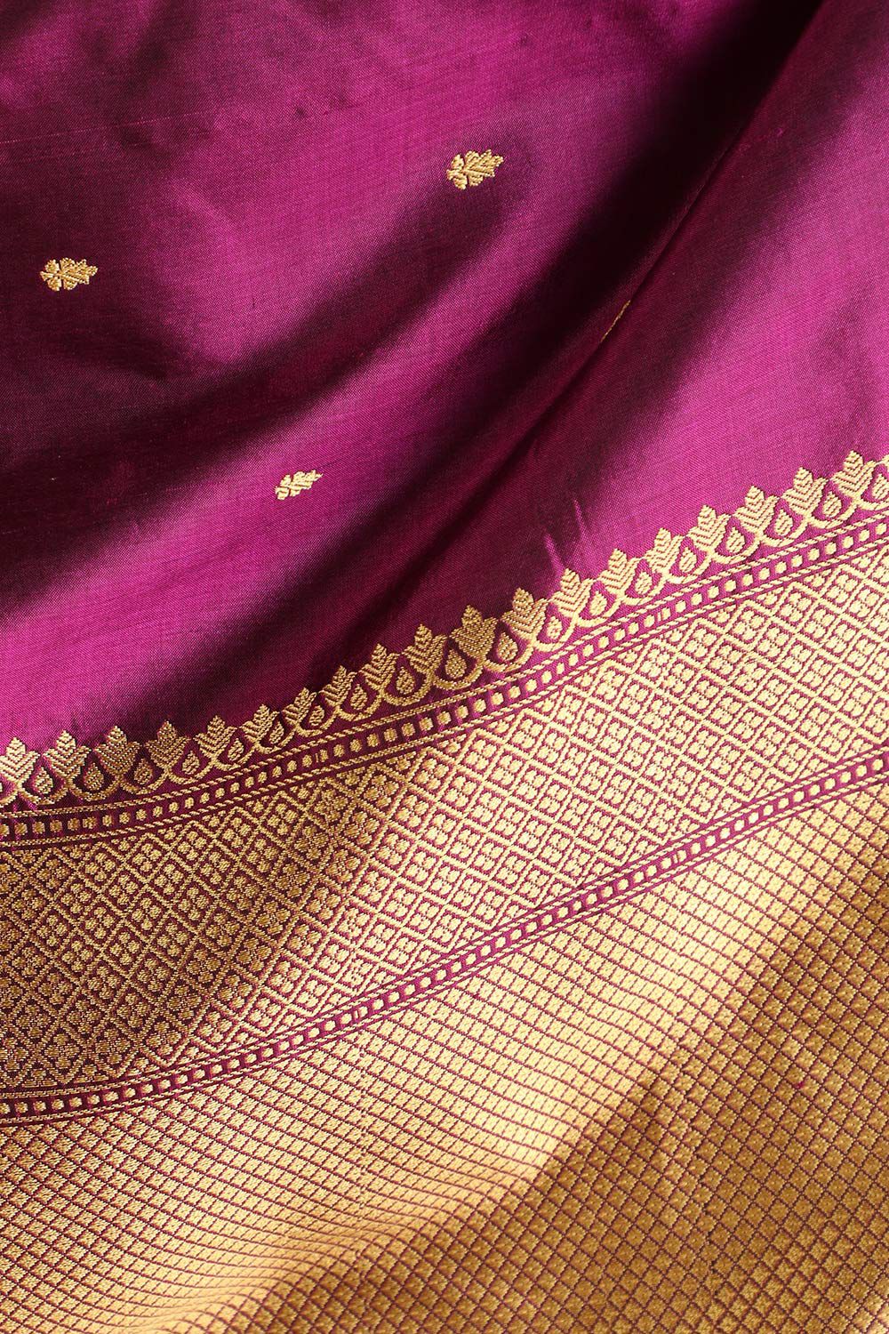 Violet Pure Silk Kadwa Banarasi Saree image number null