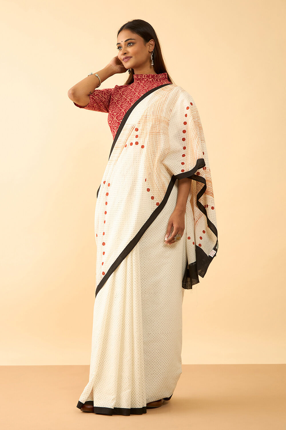 Off White Maharashtra Hand Painted Khadi Cotton Saree image number null
