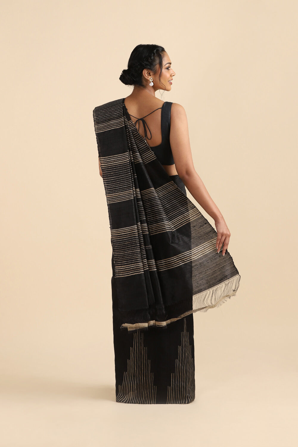 Black Pure Silk Woven Saree image number null