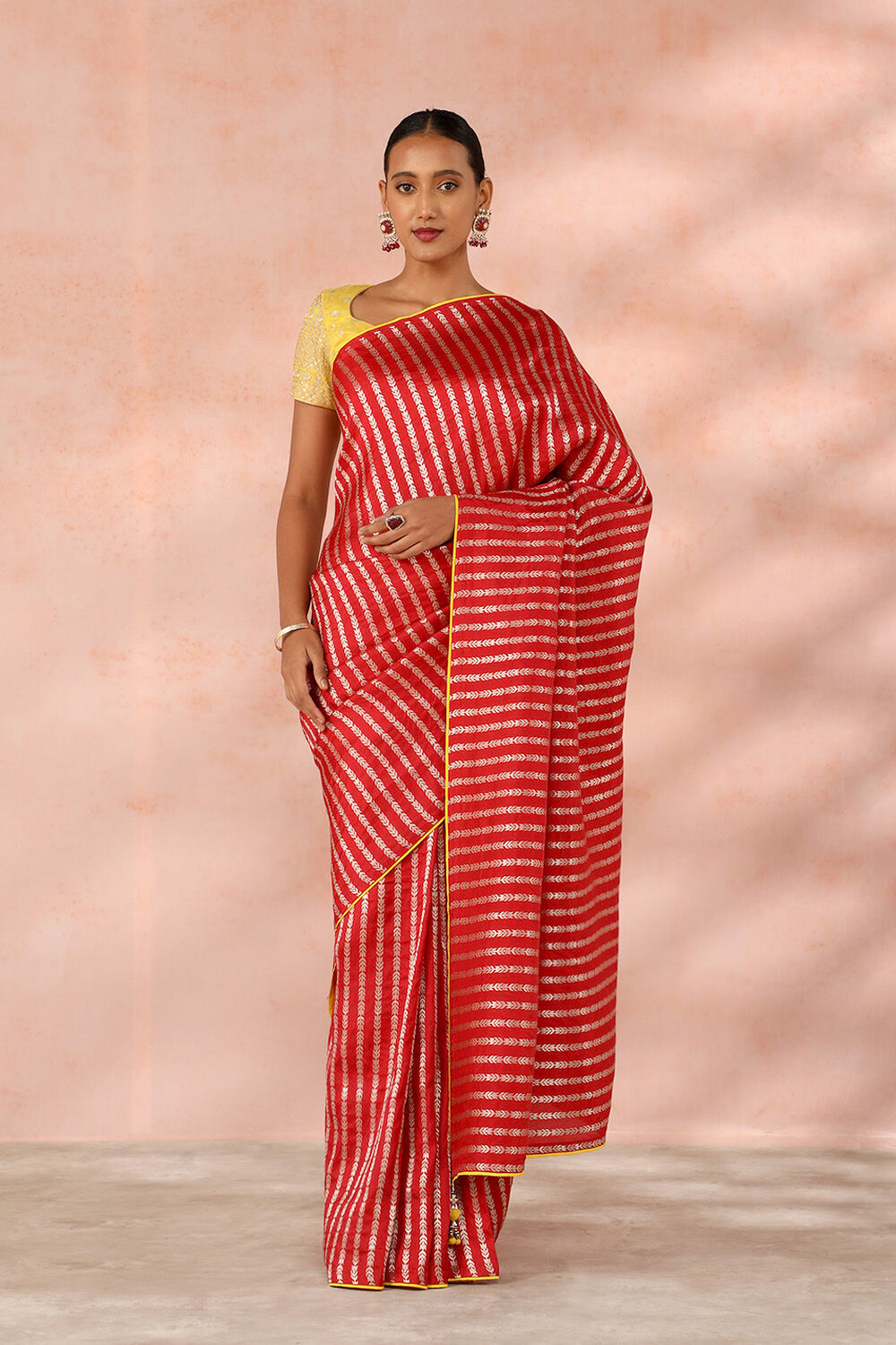 Red Contemporary Viscose Luxe Woven Saree image number null