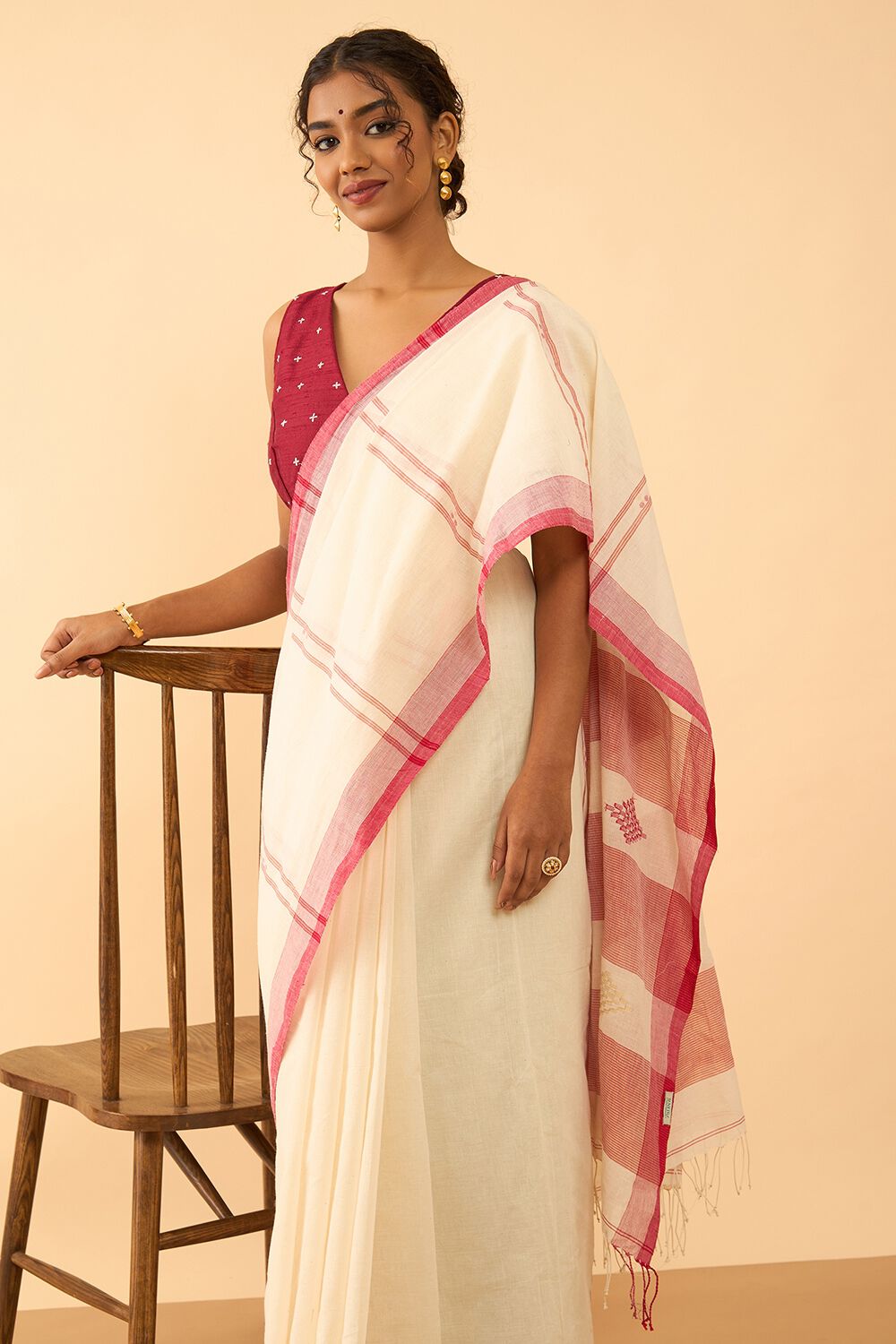 Off White Bengal Pure Cotton Jamdani Saree image number null