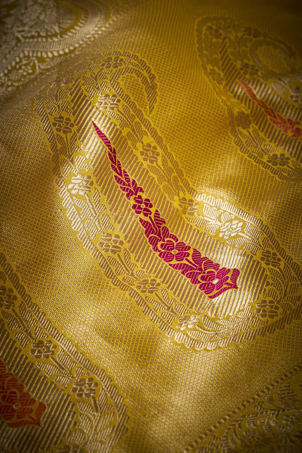 Yellow Pure Silk Kadwa Banarasi Saree image number null