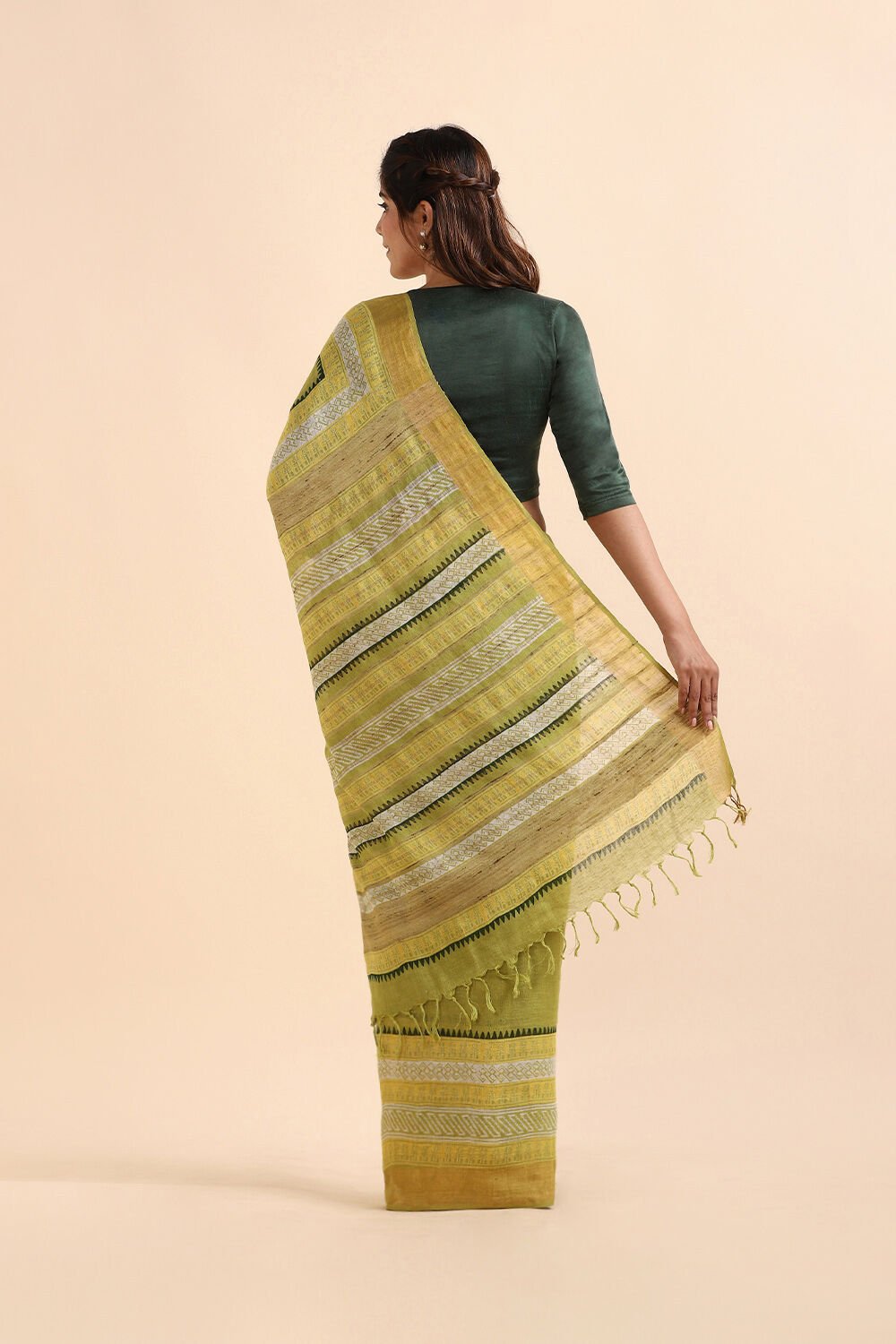 Green Pure Linen Printed Saree image number null