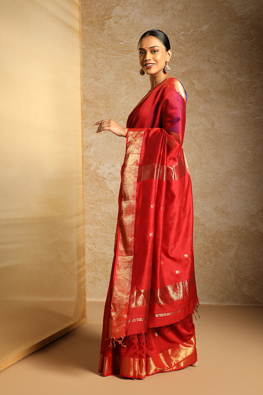 Red Pure Silk Cotton Woven Maheshwari Saree image number null