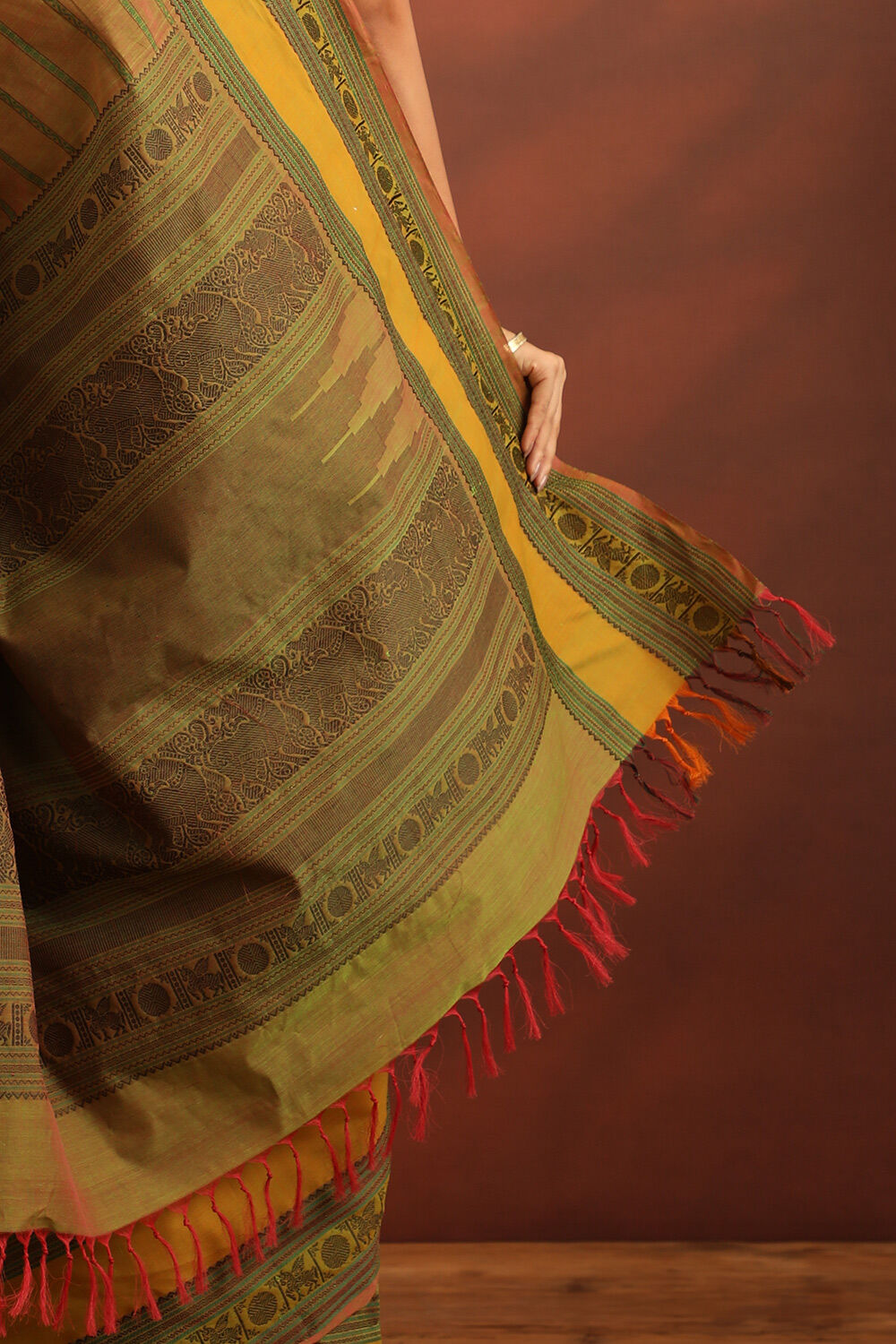 Green South Pure Cotton Woven Saree image number null