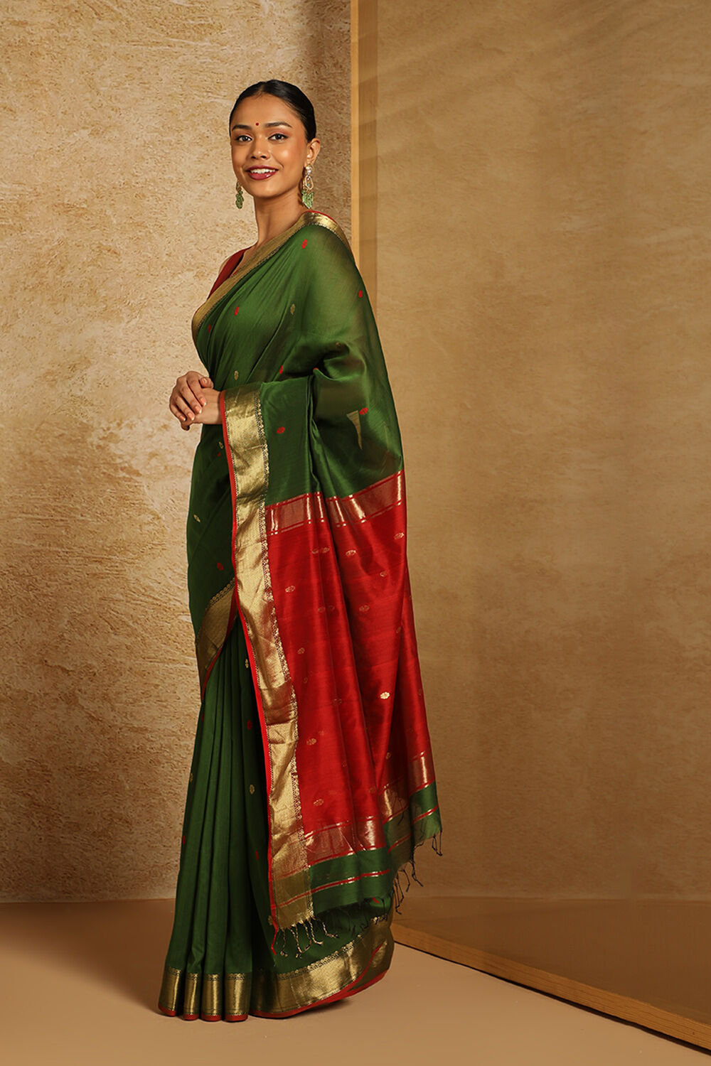 Green Pure Silk Cotton Woven Maheshwari Saree image number null