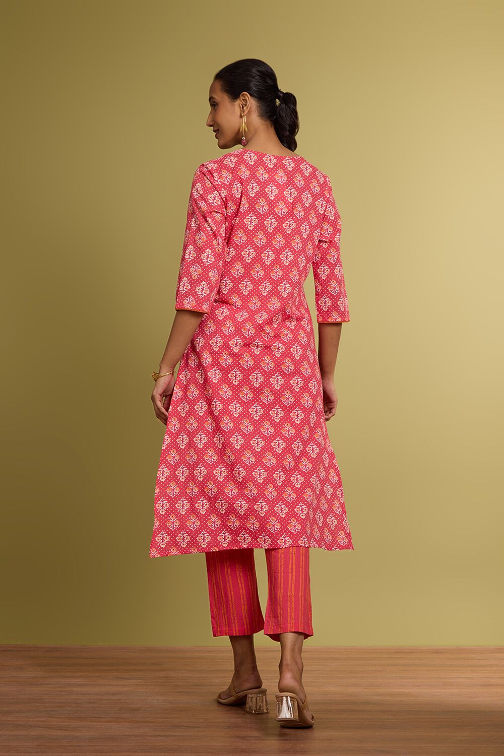Pink Screen Printed Pure Cotton Kurta Set image number null