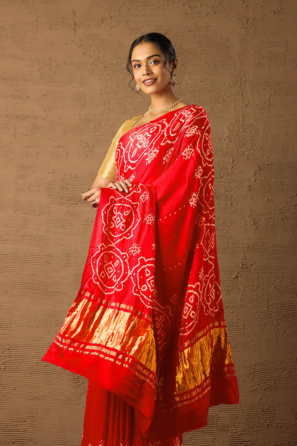 Red Gujarat Pure Silk Tie & Dye Bandhani Saree image number null