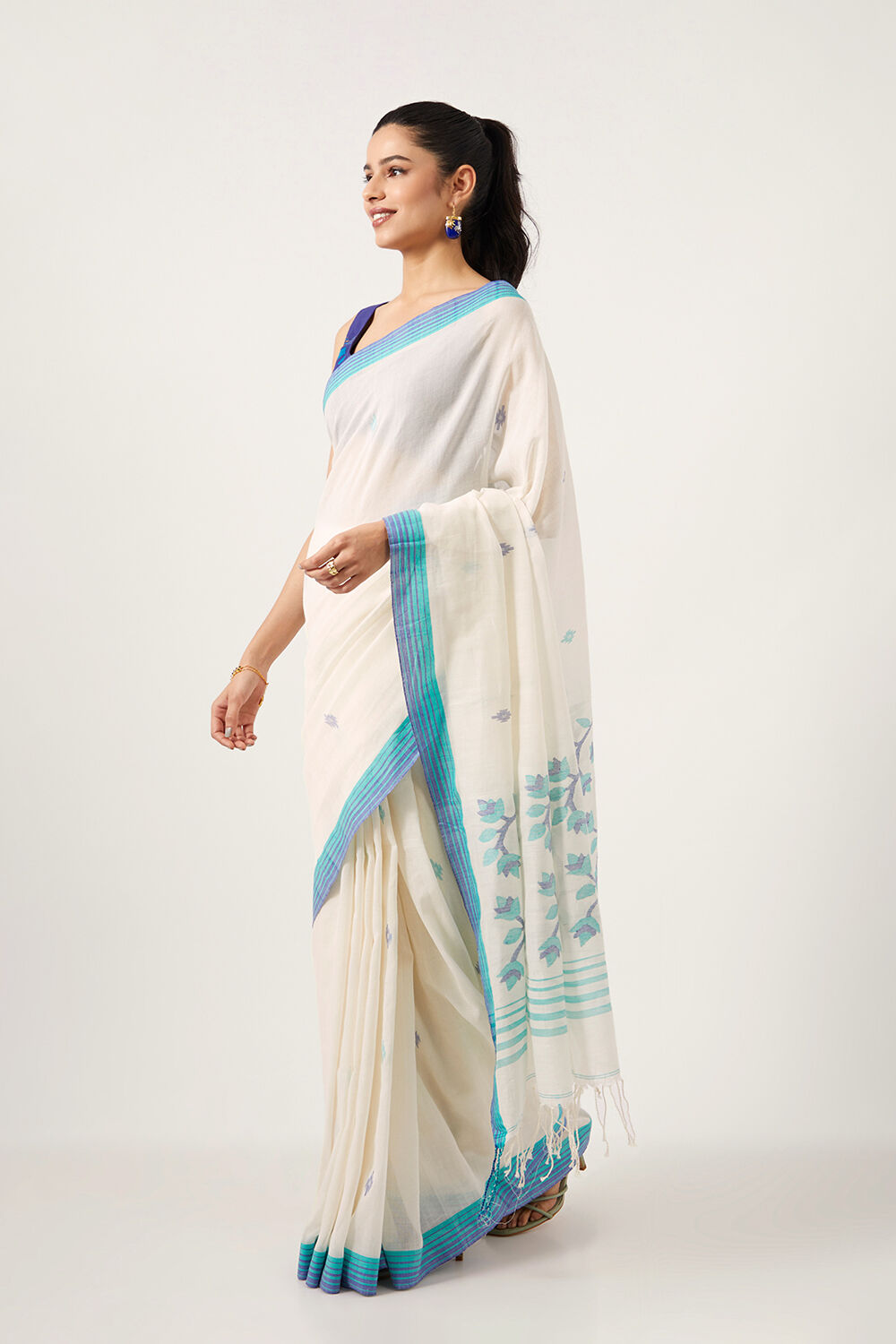 Off White Pure Cotton Bengal Saree image number null