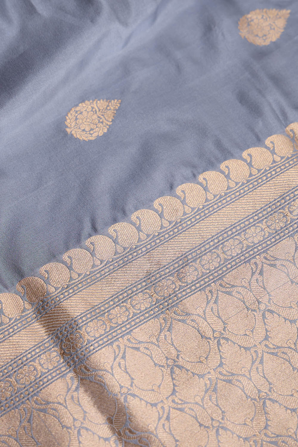 Grey Silk Viscose Kadwa Saree image number null