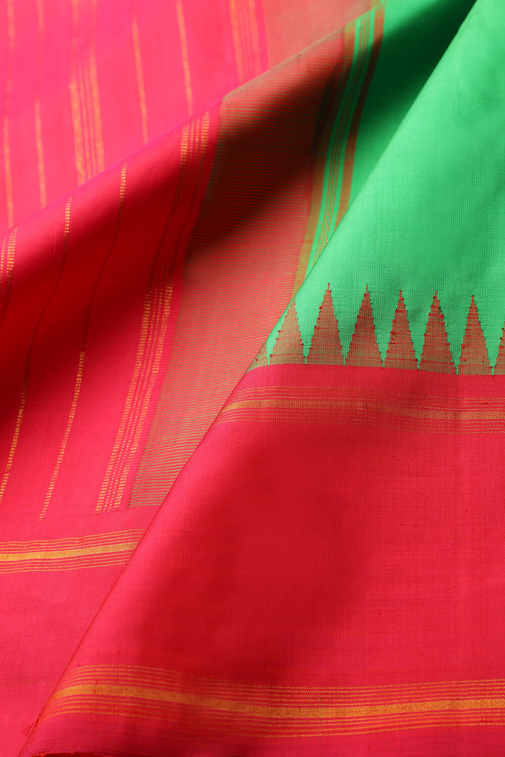 Green Woven Pure Silk Kanjivaram Saree image number null
