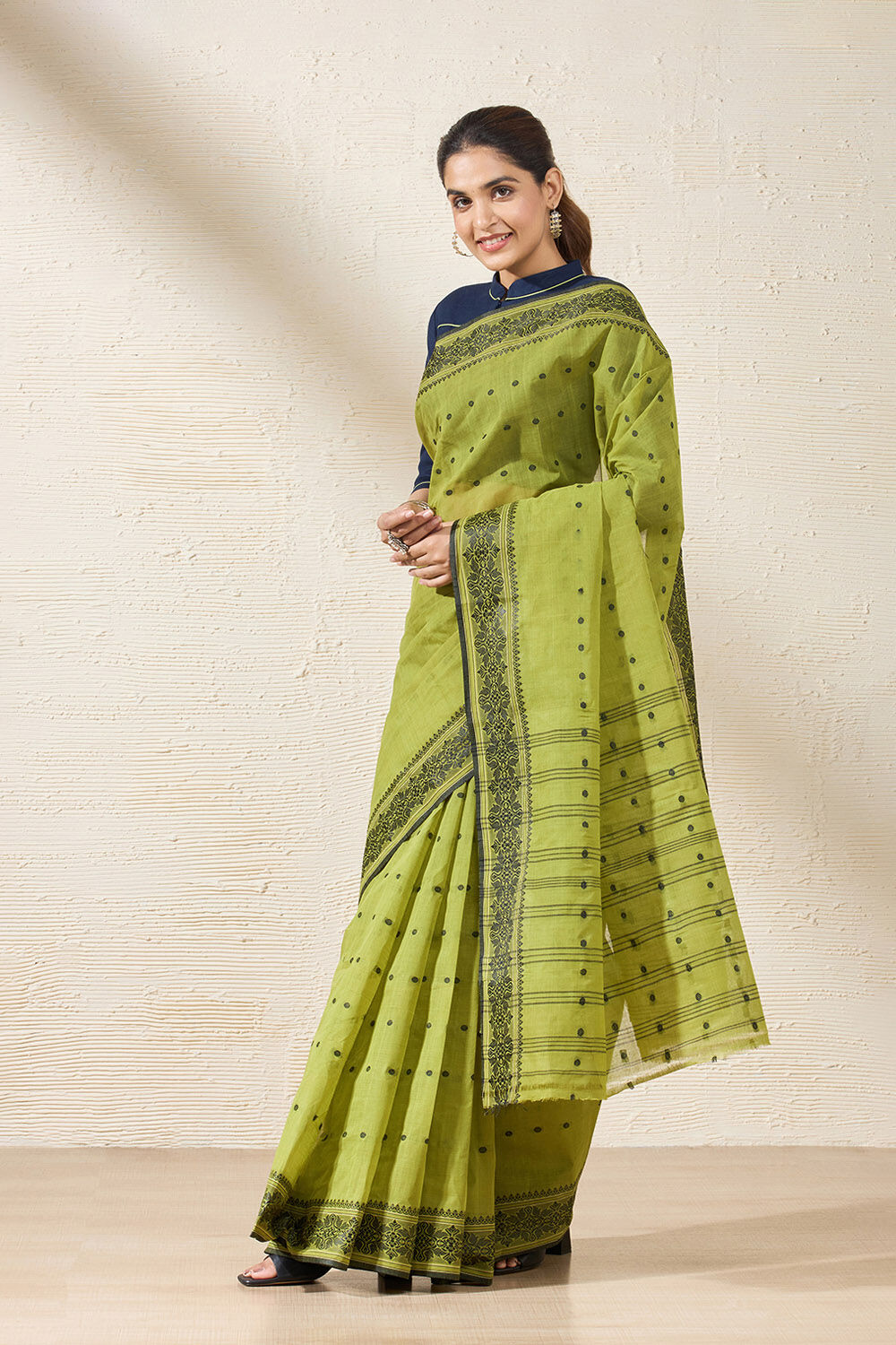 Green Woven Pure Cotton Bengal Saree image number null