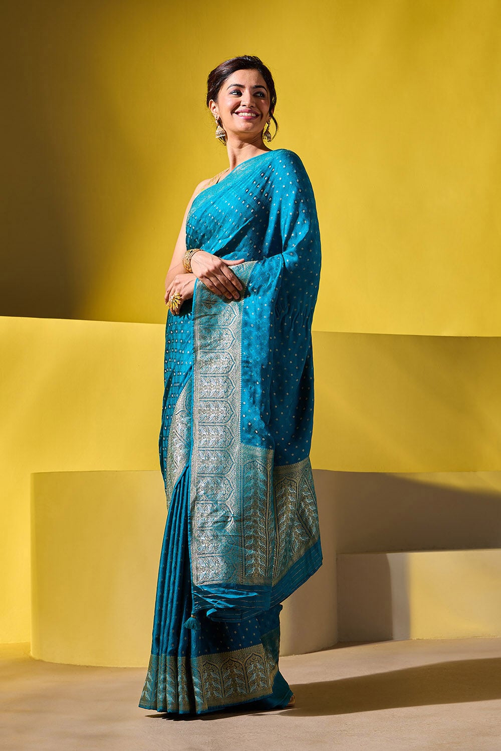 Dark Green Woven Viscose Saree image number null
