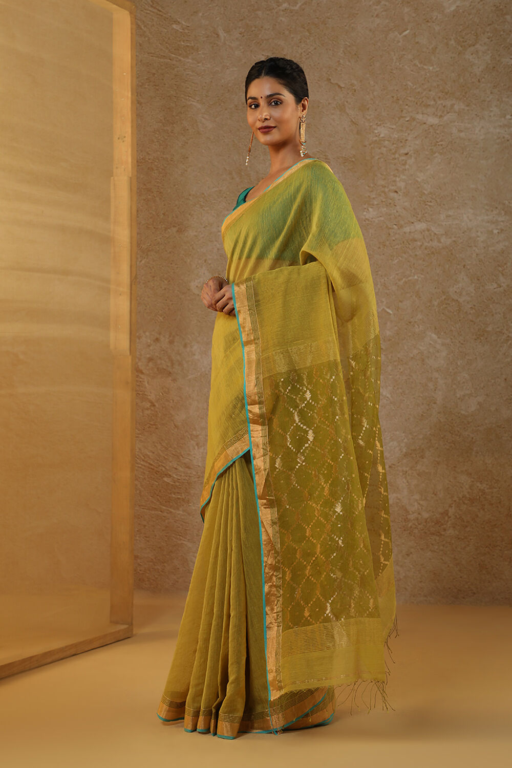 Green Woven Pure Silk Cotton Bengal Saree image number null