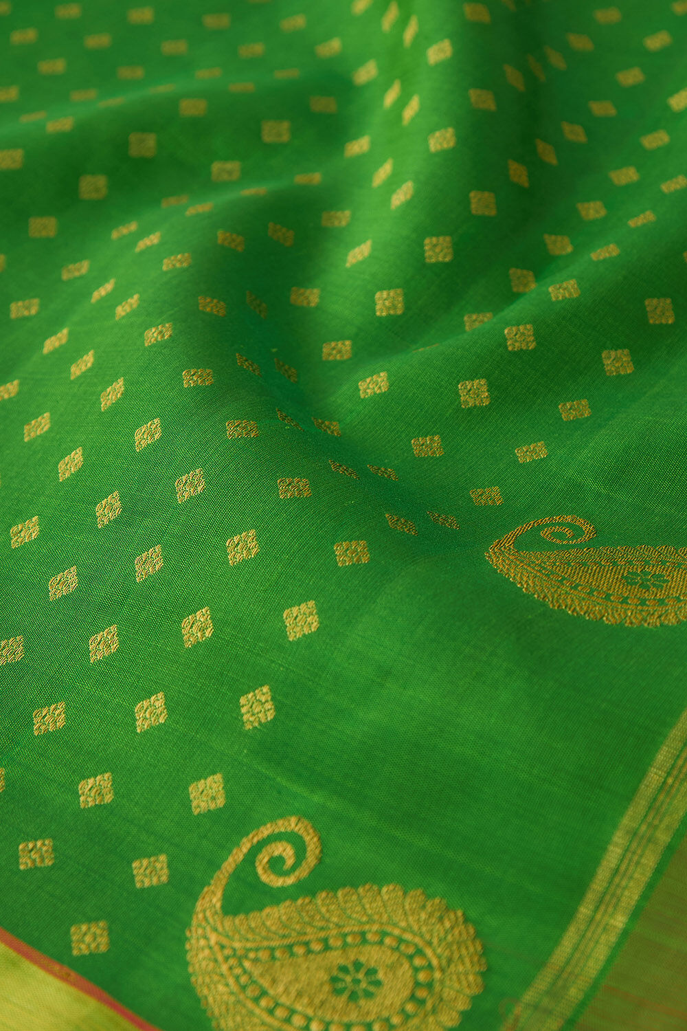 Green Pure Silk Woven Kanjivaram Saree image number null