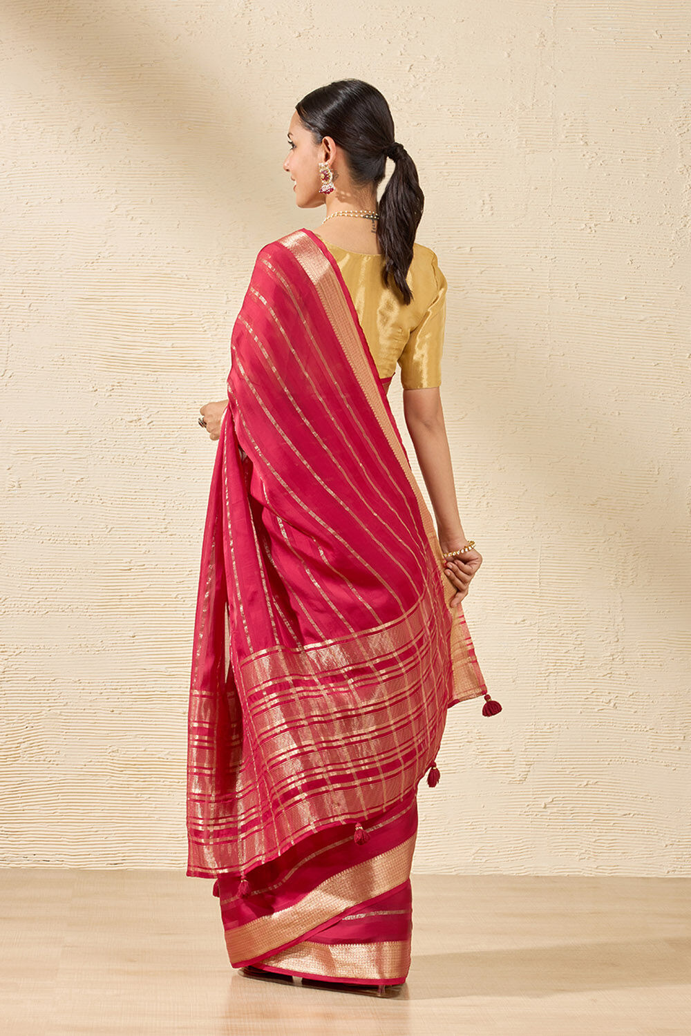 Red Contemporary Viscose Woven Saree image number null