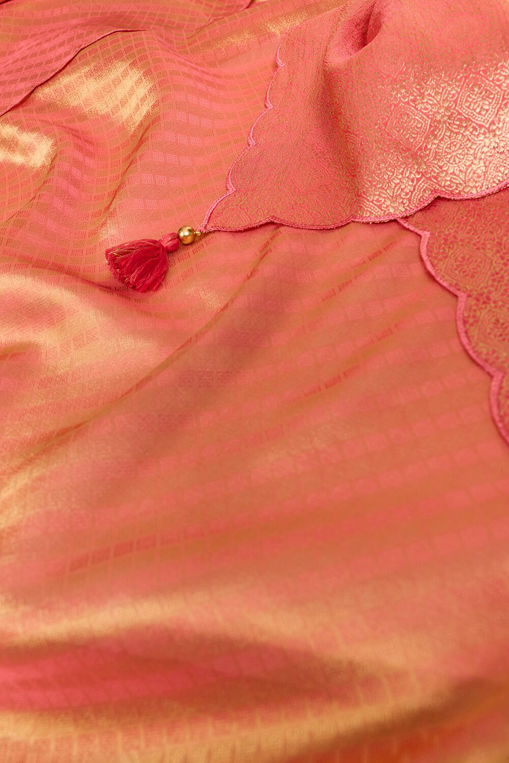Pink Woven Viscose Tissue Saree image number null