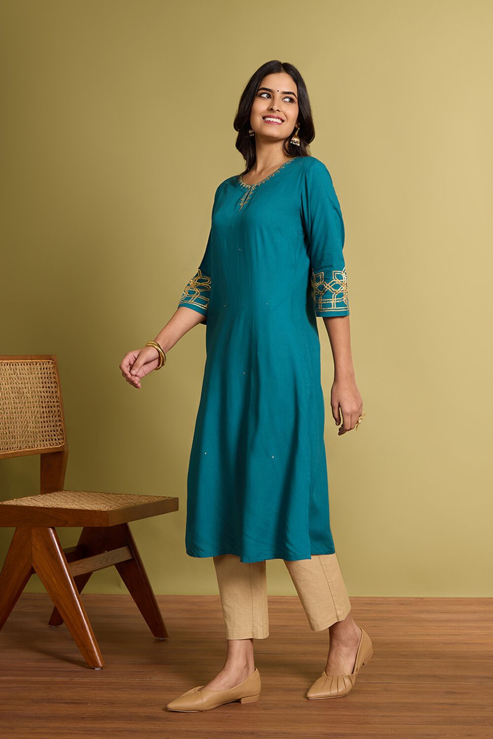 Green Viscose Embroidered Kurta image number null