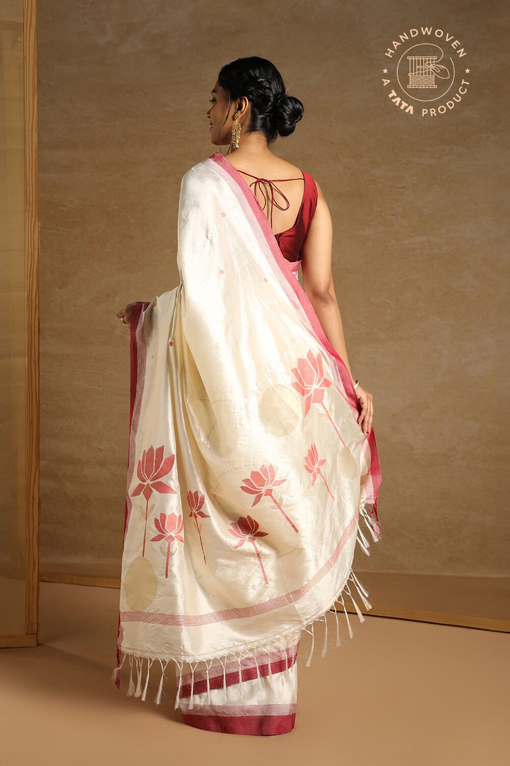 Off White Bengali Pure Silk Jamdani Saree image number null