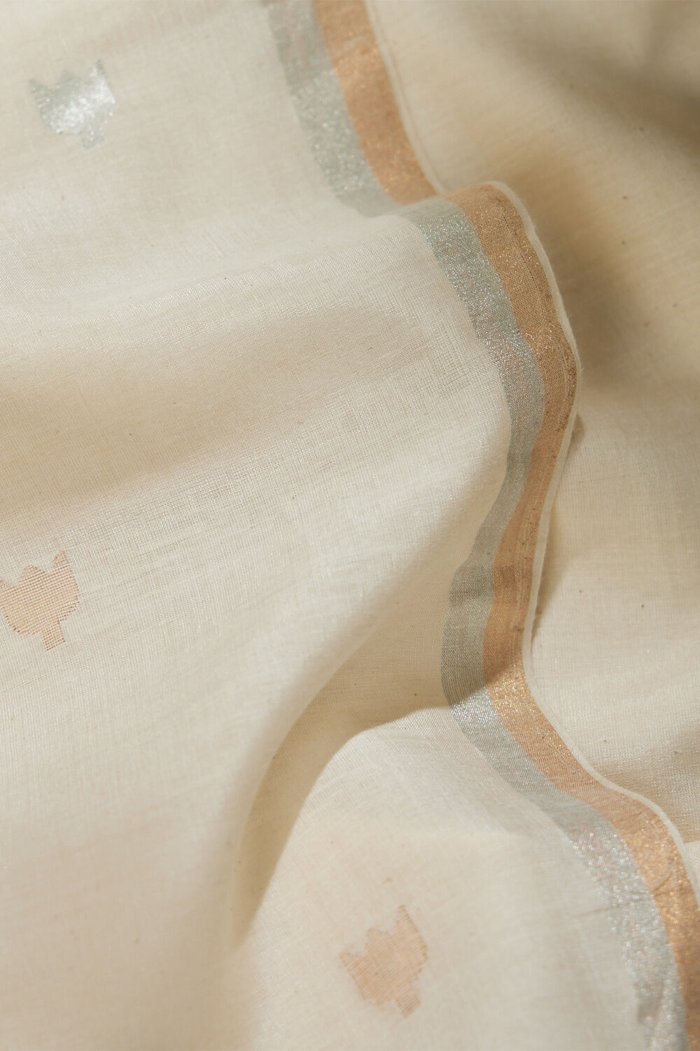 Off White Tussar Khadi Cotton Bengal Jamdani Saree image number null