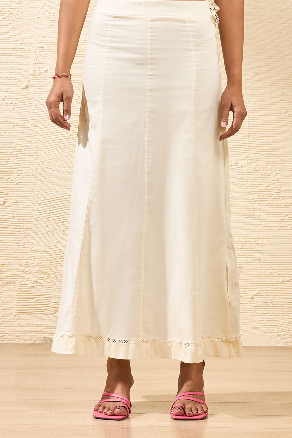 Off White Woven Cotton Lycra Inskirt image number null