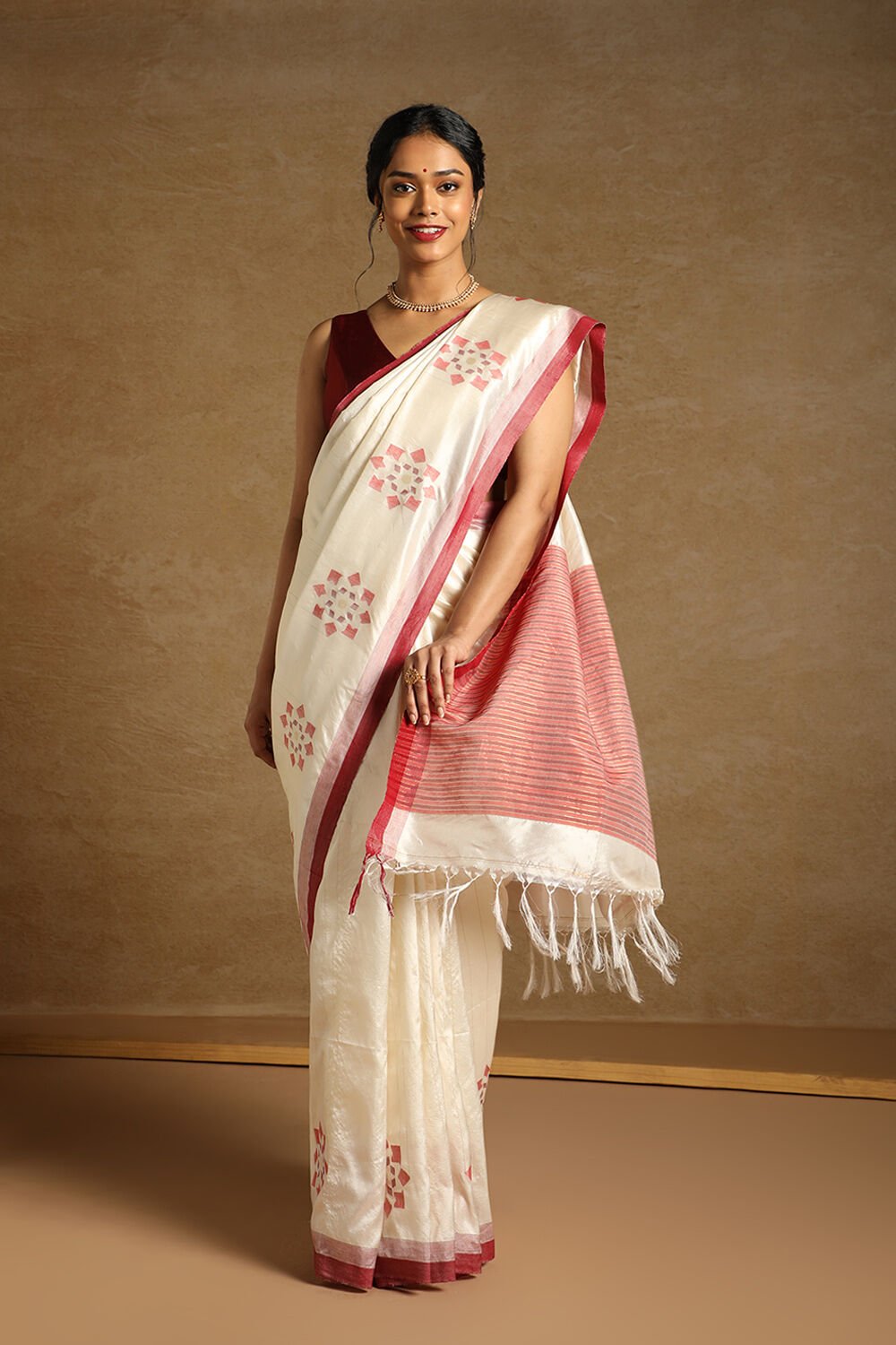 Off White Pure Silk Jamdani Bengali Saree image number null