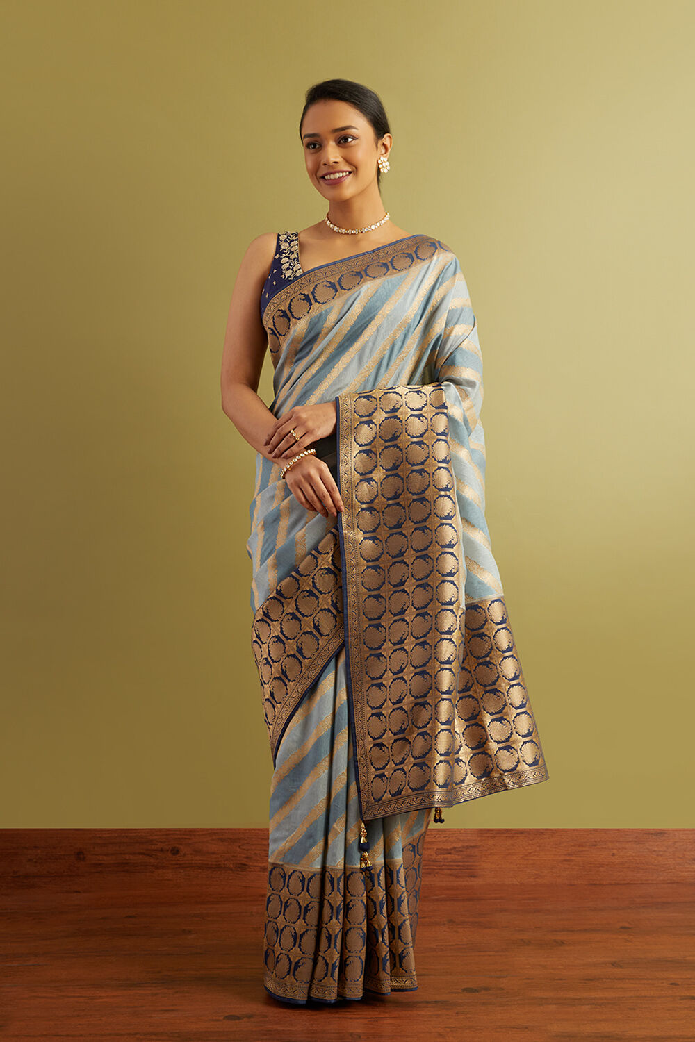Blue Woven Viscose Luxe Saree image number null