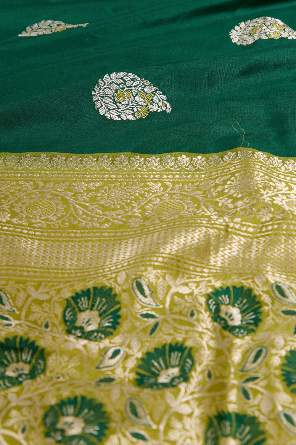 Green Pure Silk Kadwa Banarasi Saree image number null