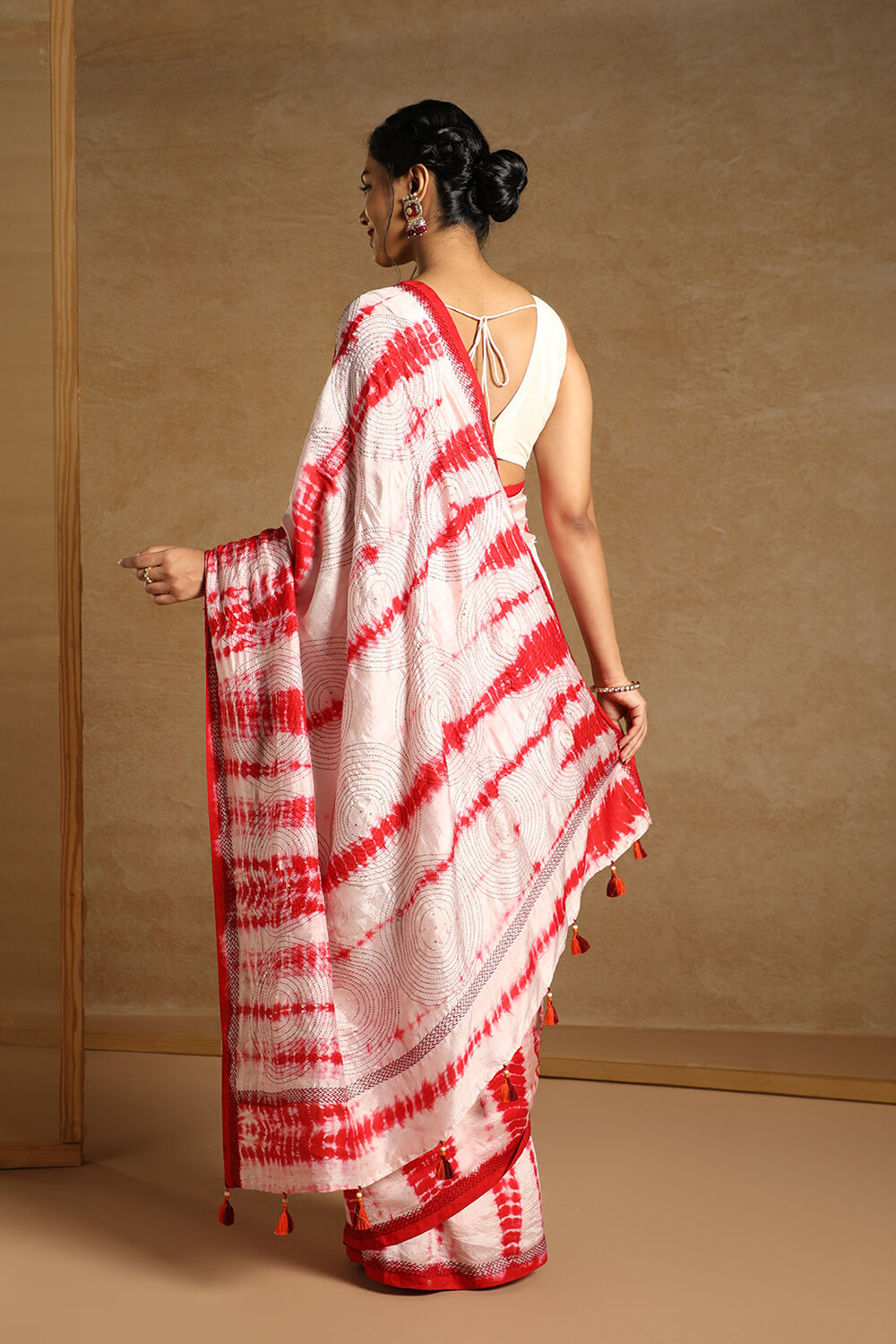 Off-White Bengali Pure Silk Kantha Embroidery Saree image number null