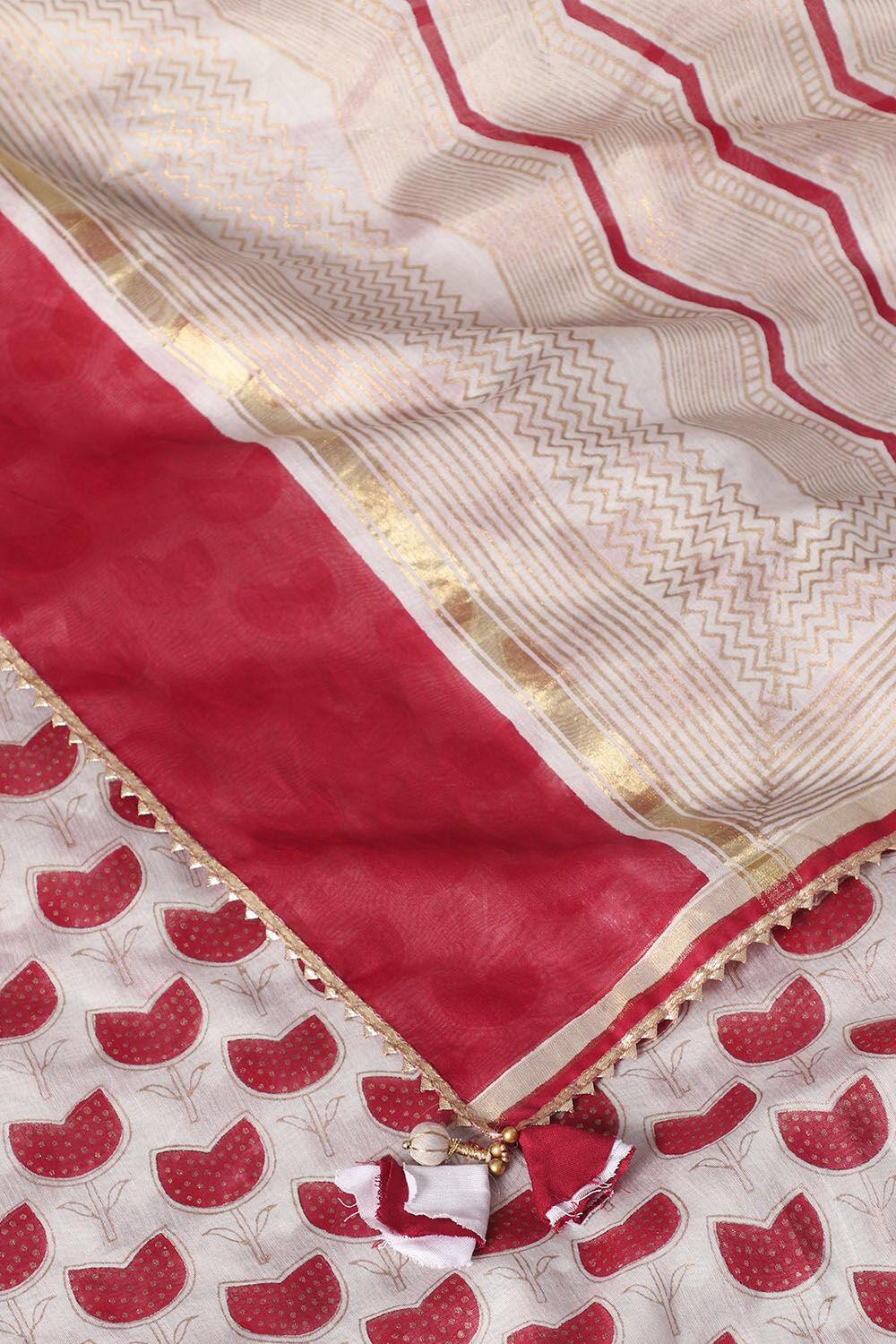 Off White and Red Pure Silk Cotton Hand Printed Saree image number null