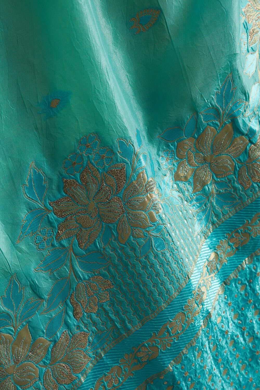 Blue Woven Viscose Luxe Saree image number null