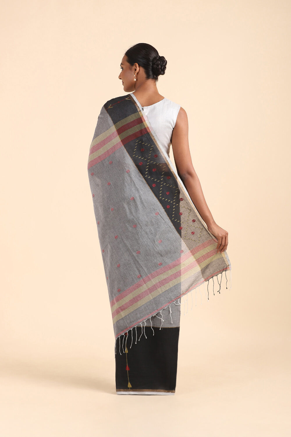 Grey Pure Cotton Jamdani Saree image number null
