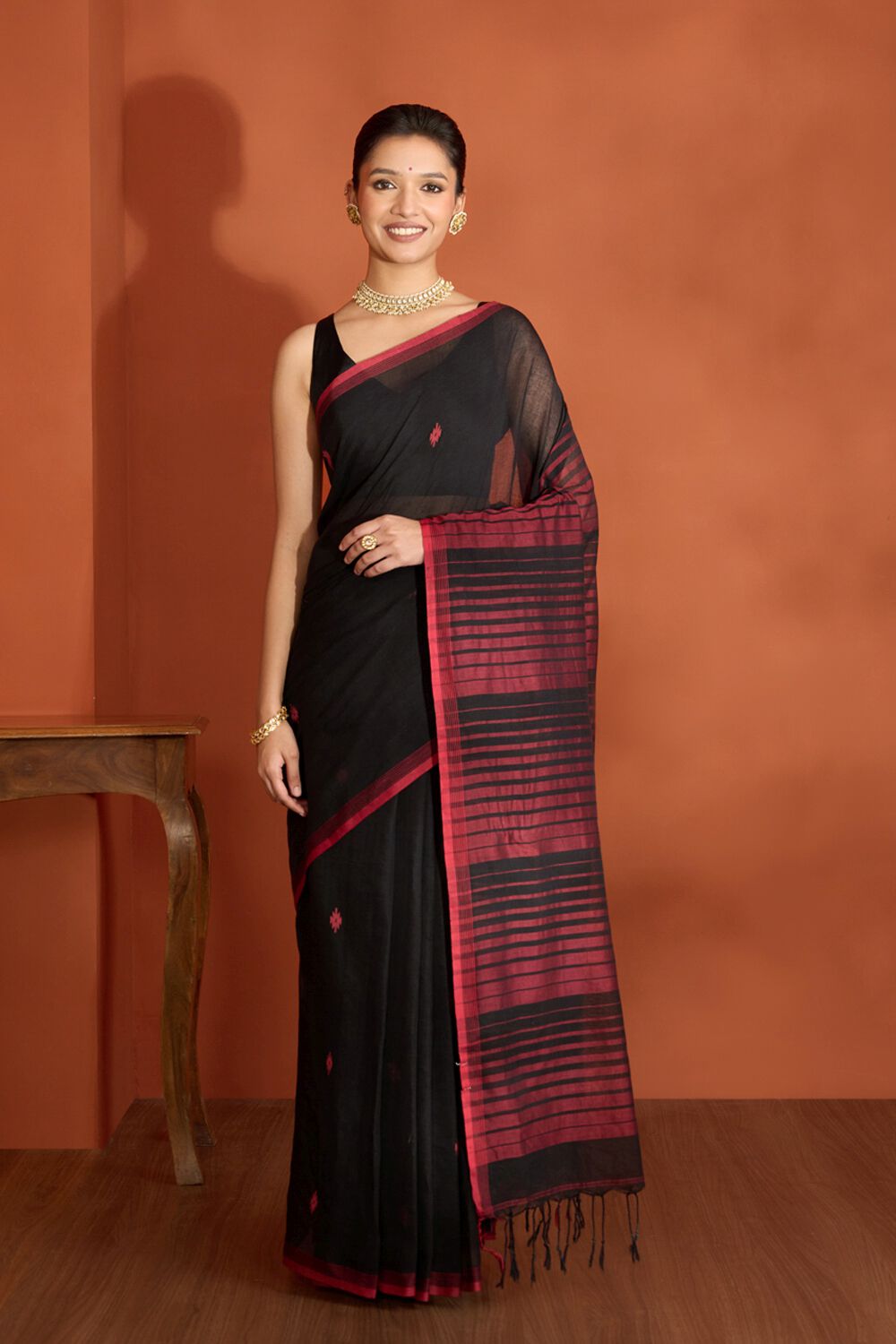 Black Bengal Pure Cotton Jamdani Saree image number null