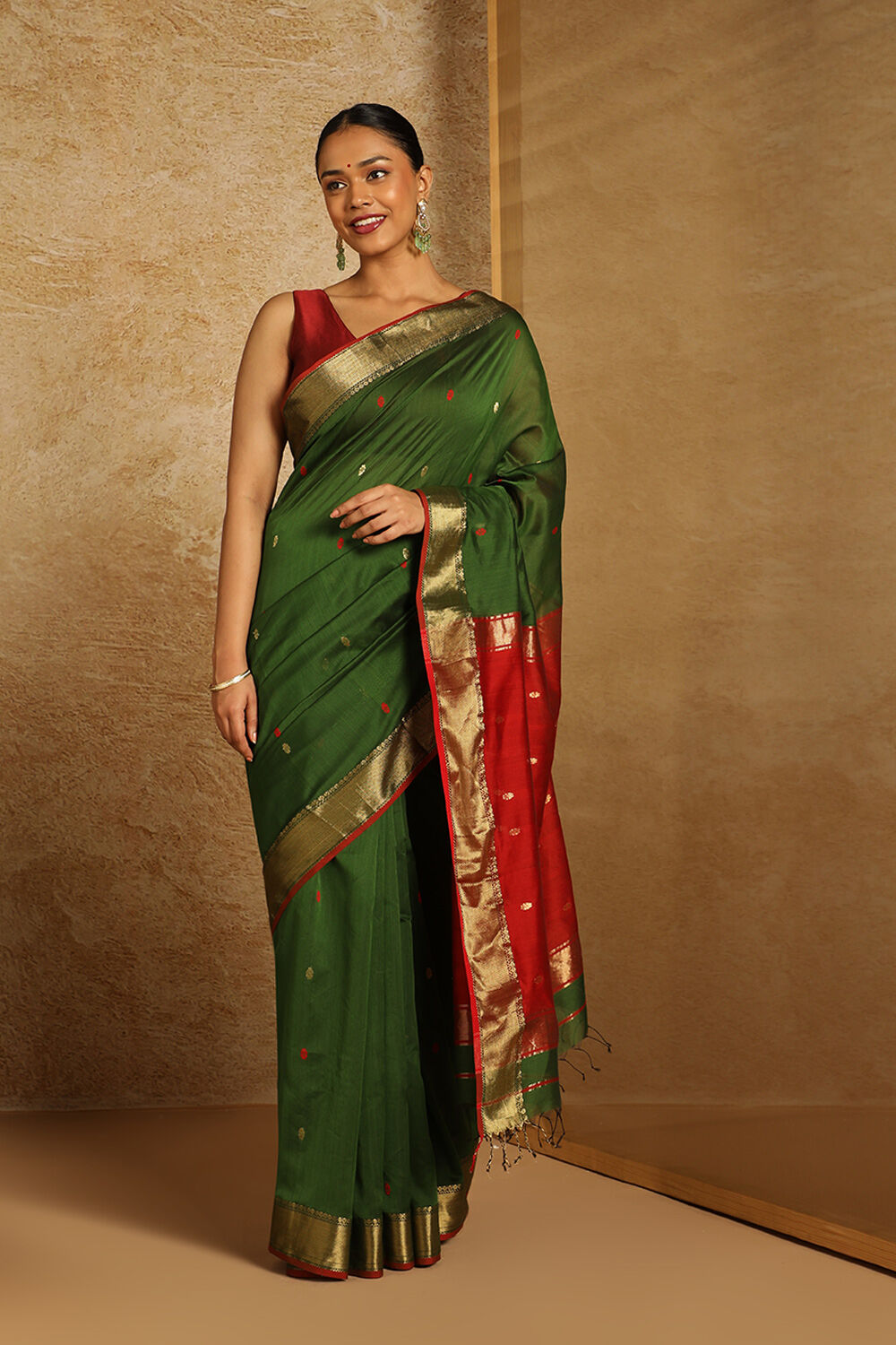 Green Pure Silk Cotton Woven Maheshwari Saree image number null