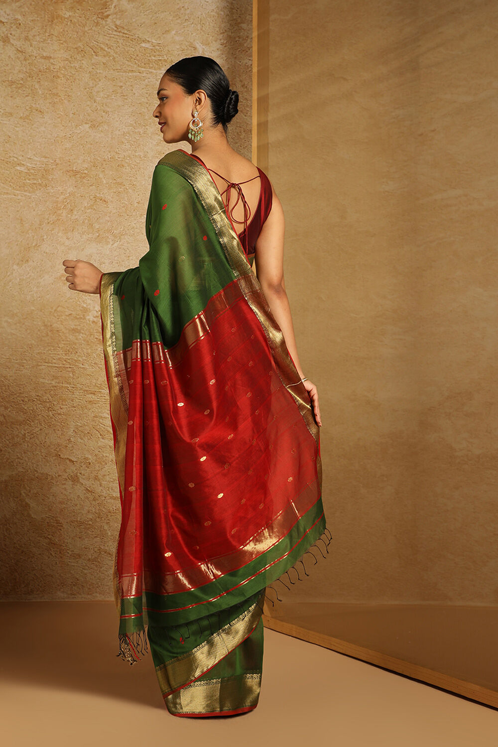 Green Pure Silk Cotton Woven Maheshwari Saree image number null
