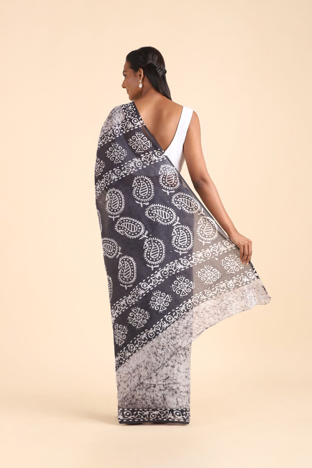 Grey Pure Cotton Batik Saree image number null