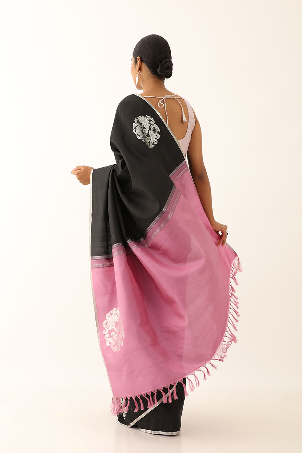 Black Pure Silk Woven kanjivaram Saree image number null