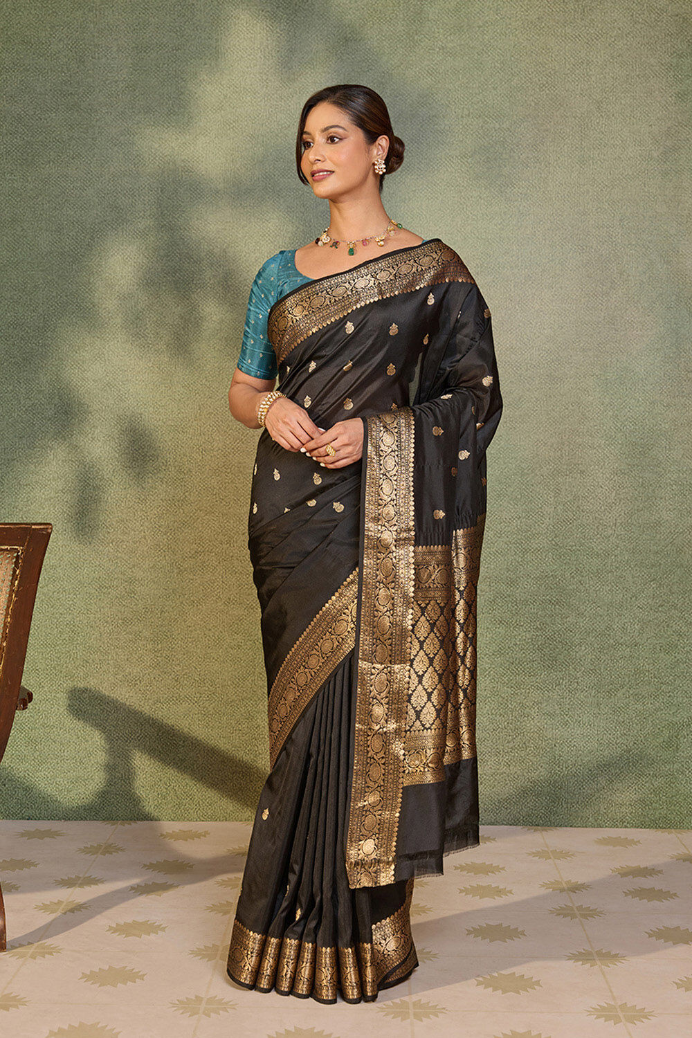 Black Silk Viscose Kadwa Banarasi Saree image number null