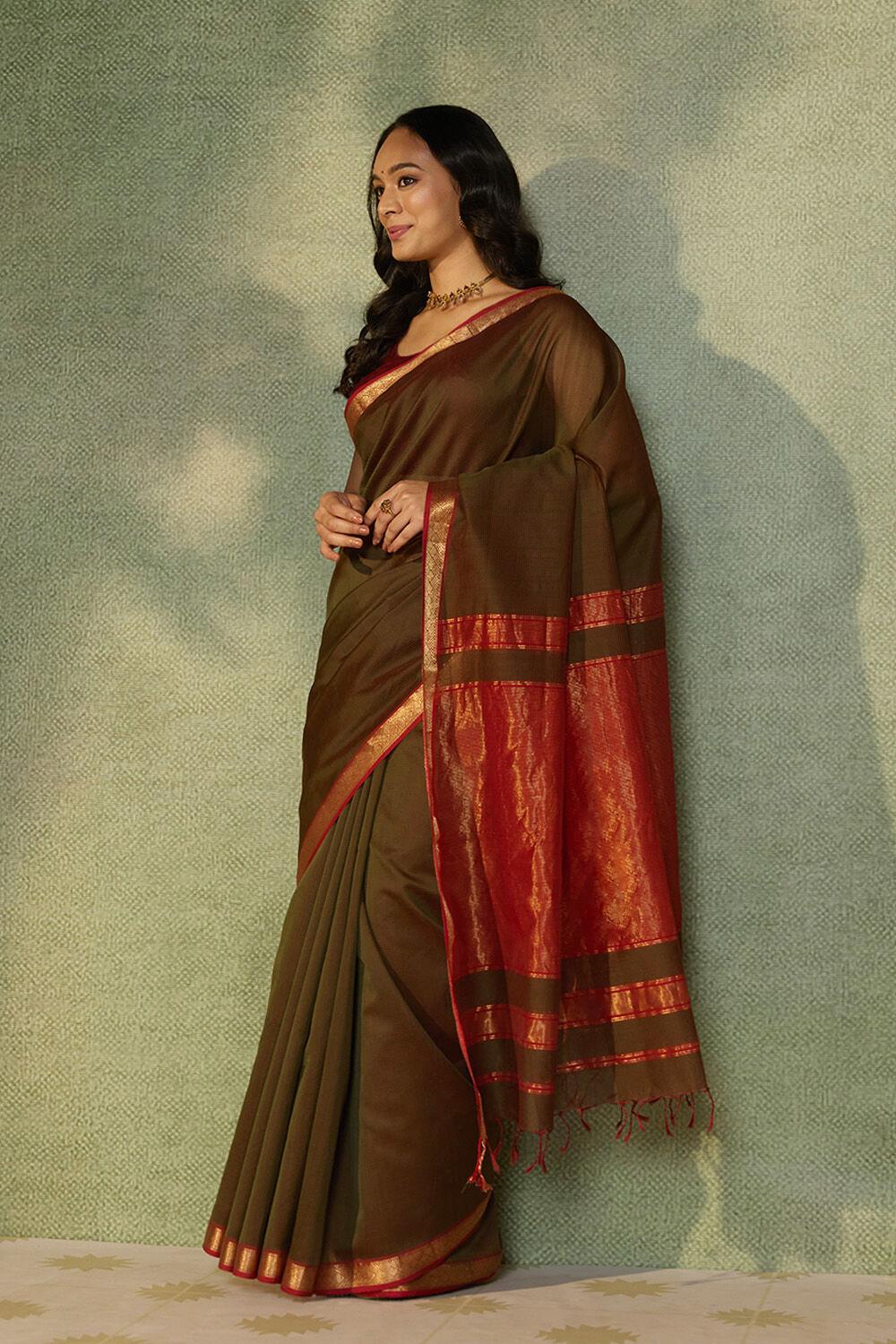 Dark Green Woven Pure Silk Cotton Maheshwari Saree image number null