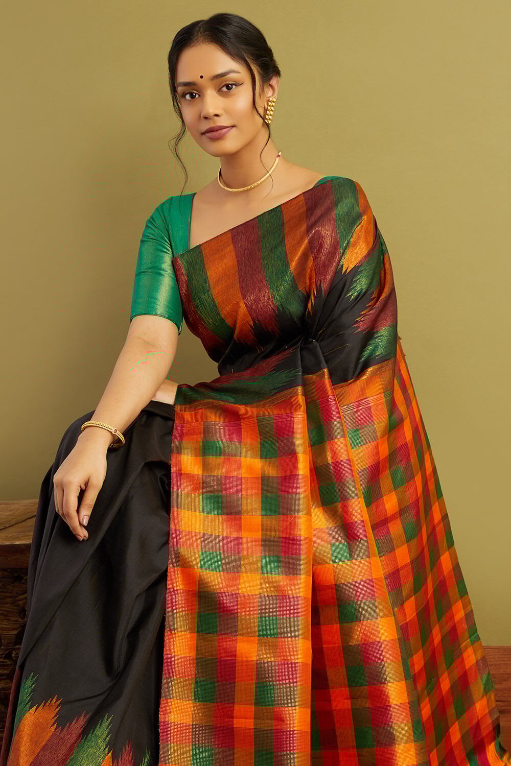 Black Woven Pure Silk Kanjivaram Saree image number null