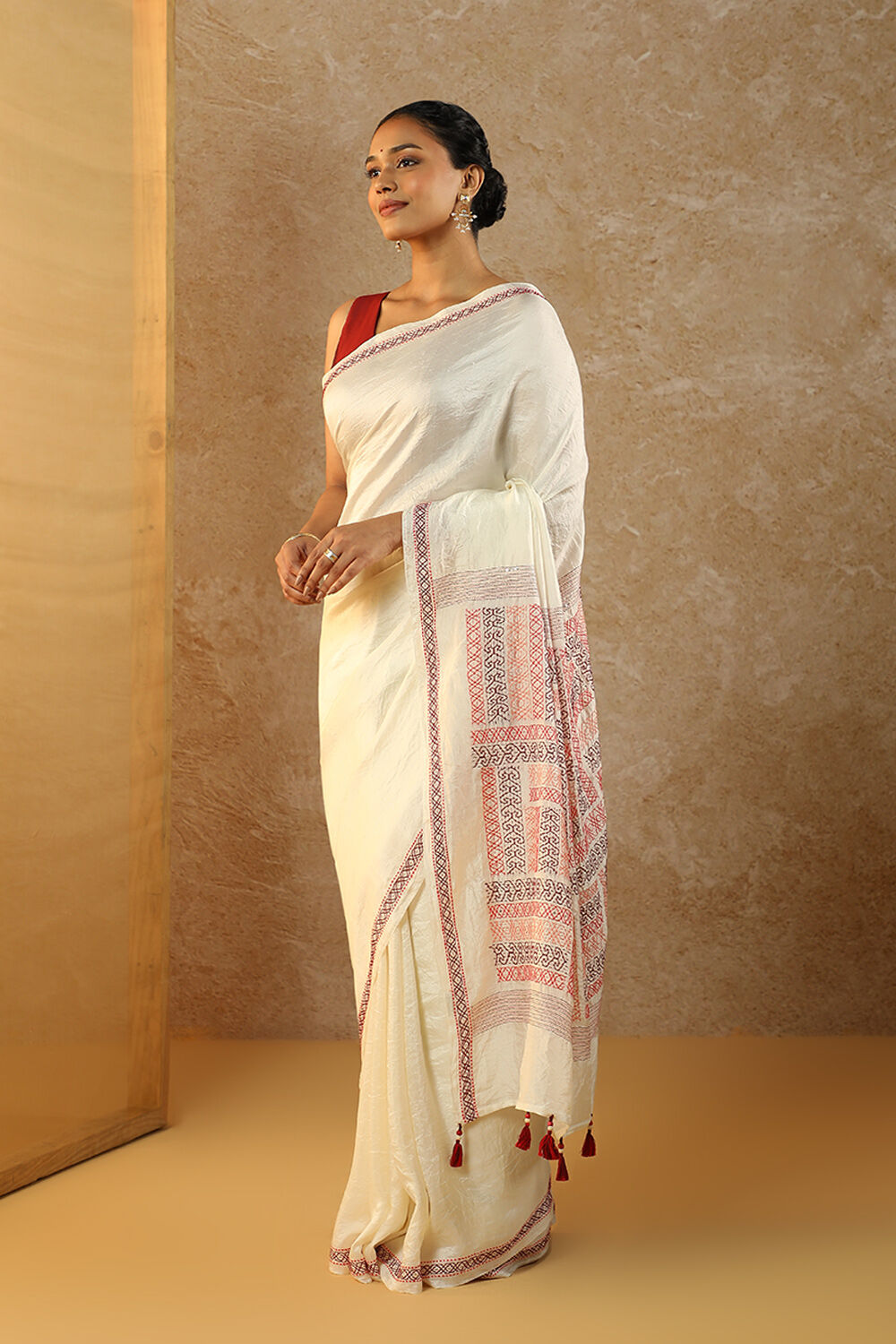 Off-White Bengal Pure Silk Kantha Embroidered Saree image number null