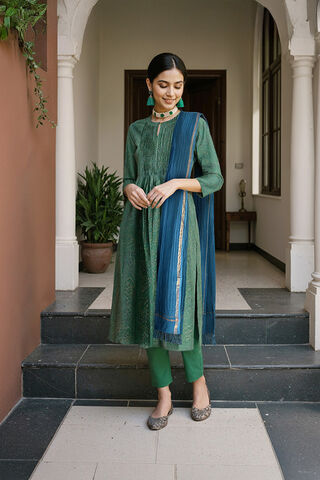 Green Block Printed Pure Cotton Kurta Set image number