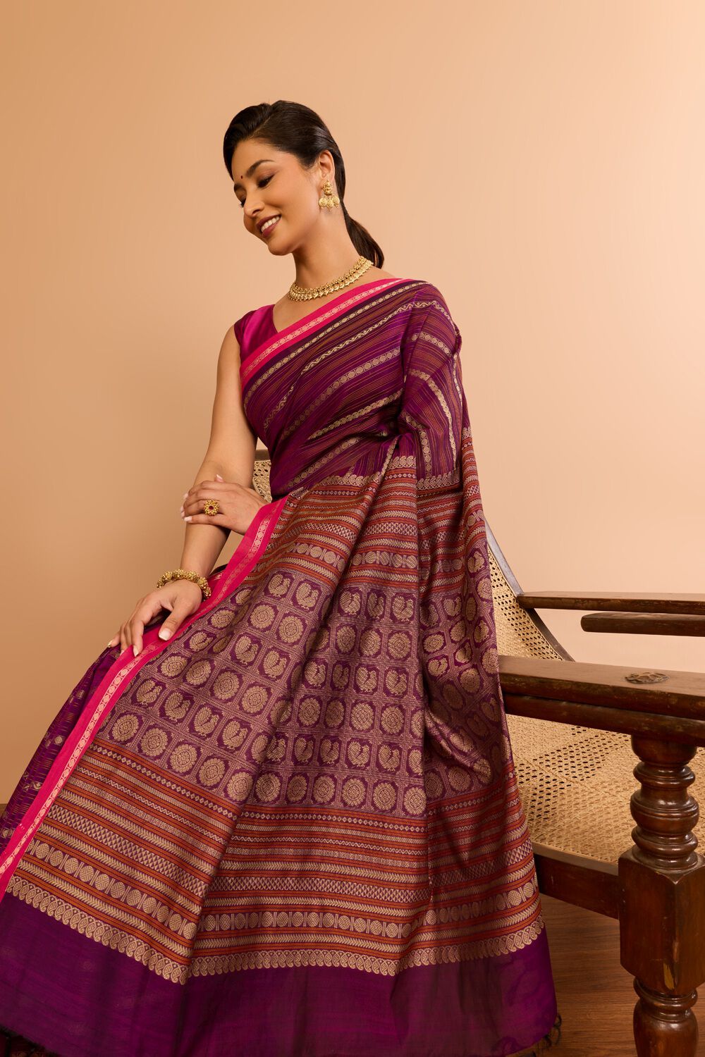 Dark Violet Cotton Woven Saree image number null