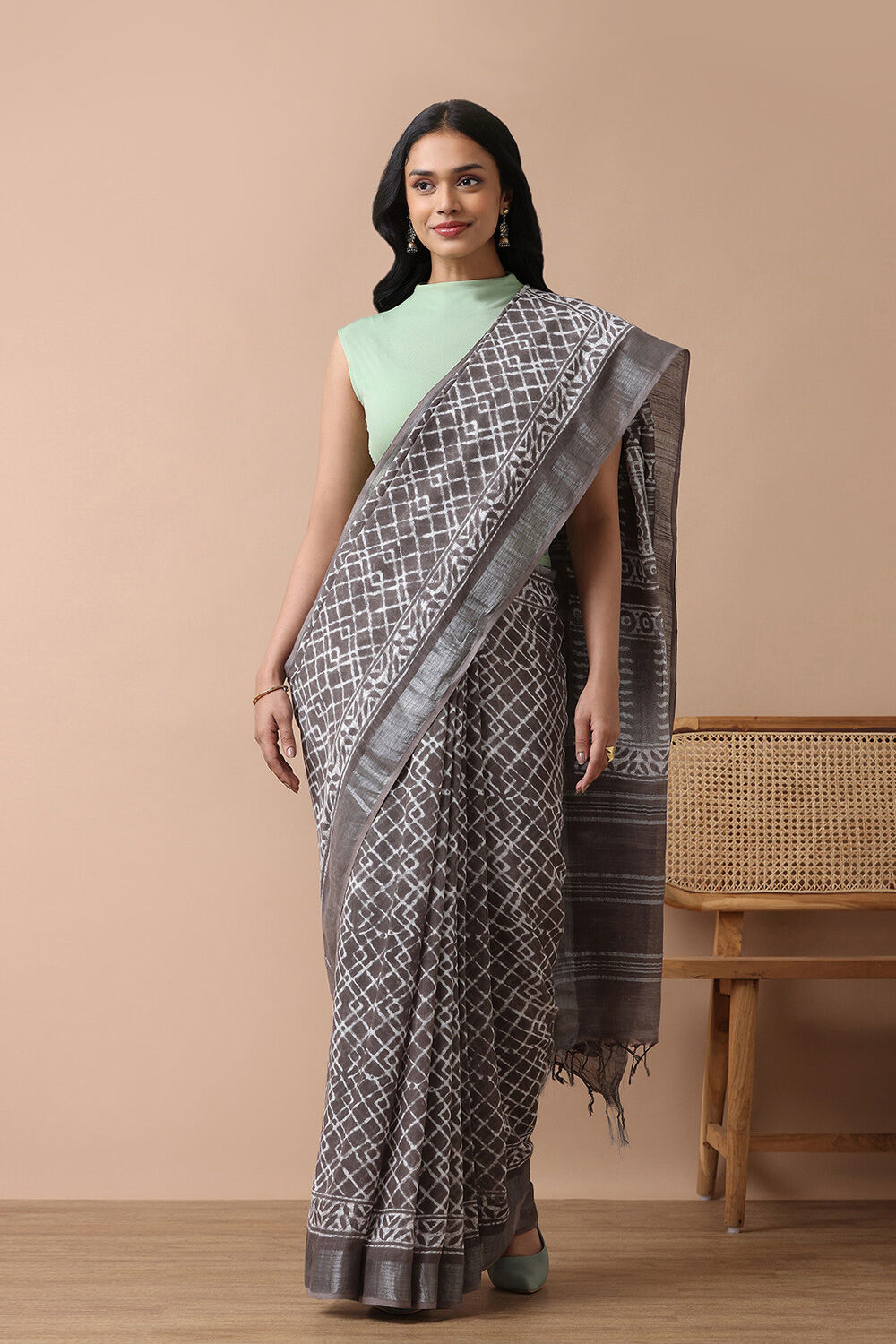 Grey Cotton Viscose Contemporary Block Printed Saree image number null