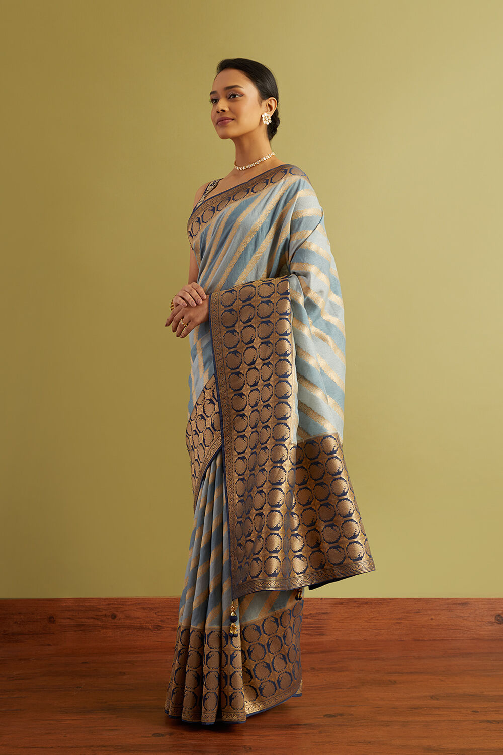 Blue Woven Viscose Luxe Saree image number null