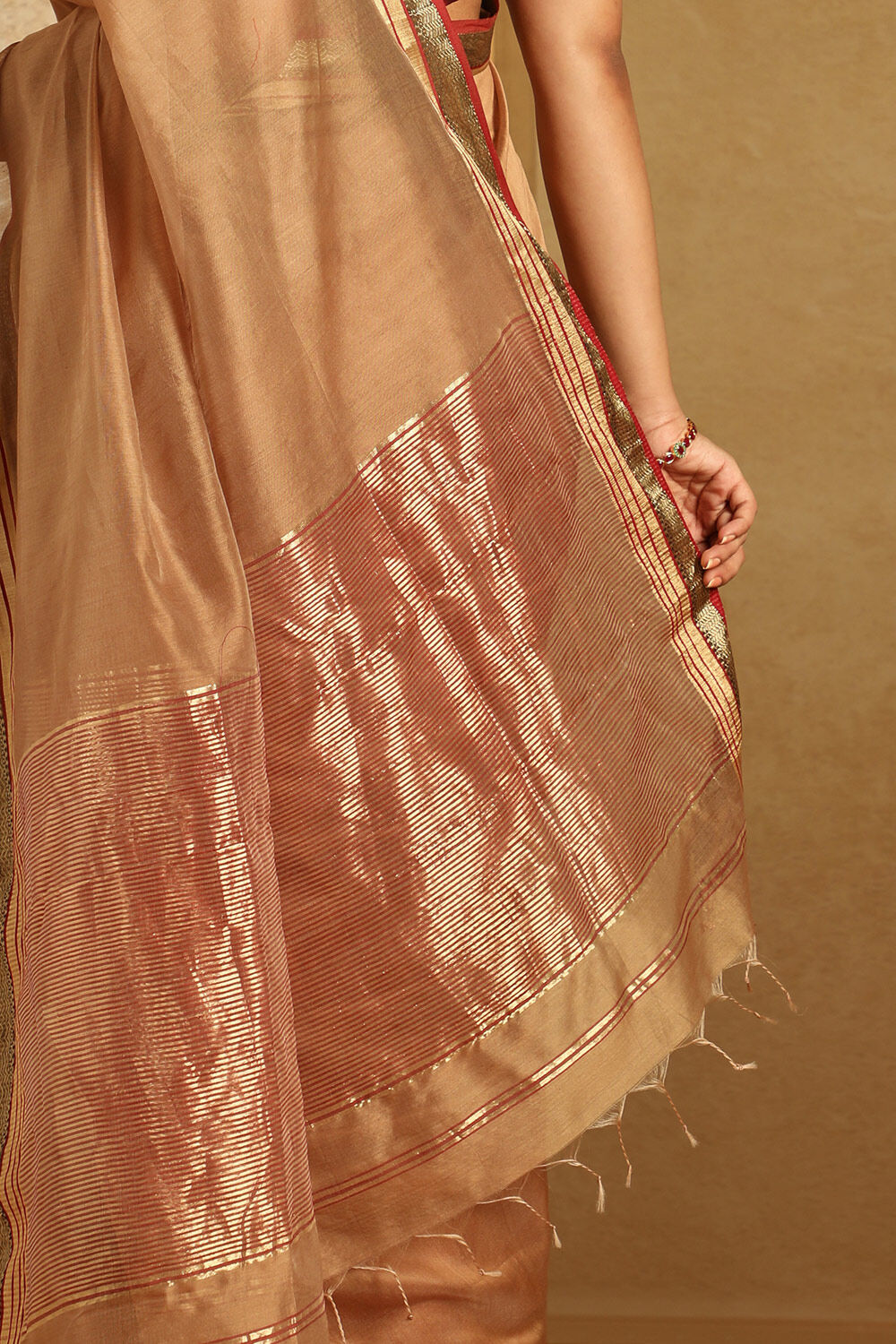 Brown Woven Pure Silk Cotton Maheswari Saree image number null