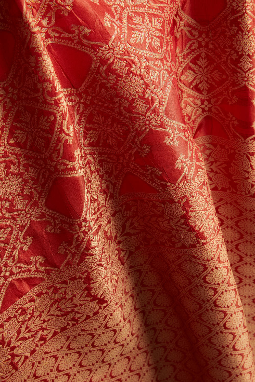 Red Woven Viscose Luxe Saree image number null