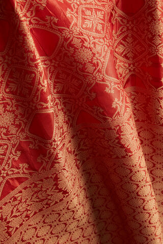 Red Woven Viscose Luxe Saree thumbnail image number null