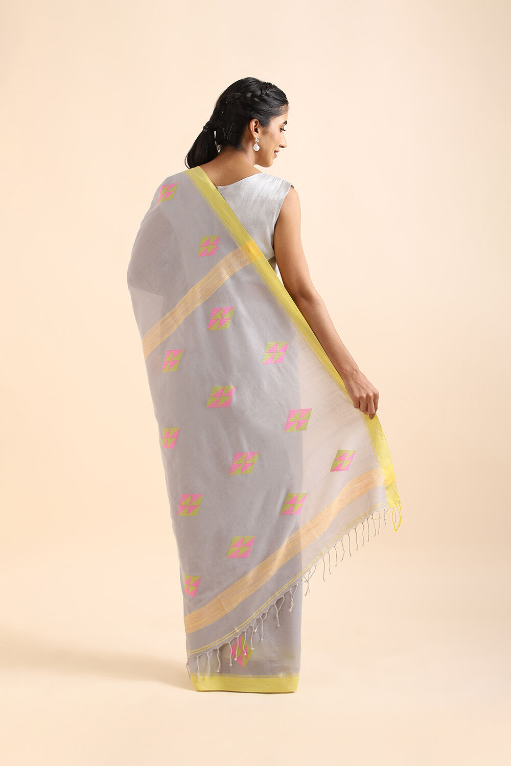 Grey Pure Cotton Jamdani Saree image number null